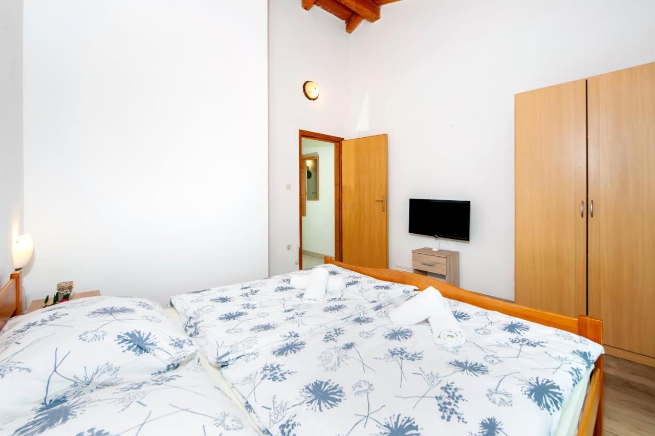 Apartman Near Beach Pelagic Sea View โรวีน ภายนอก รูปภาพ