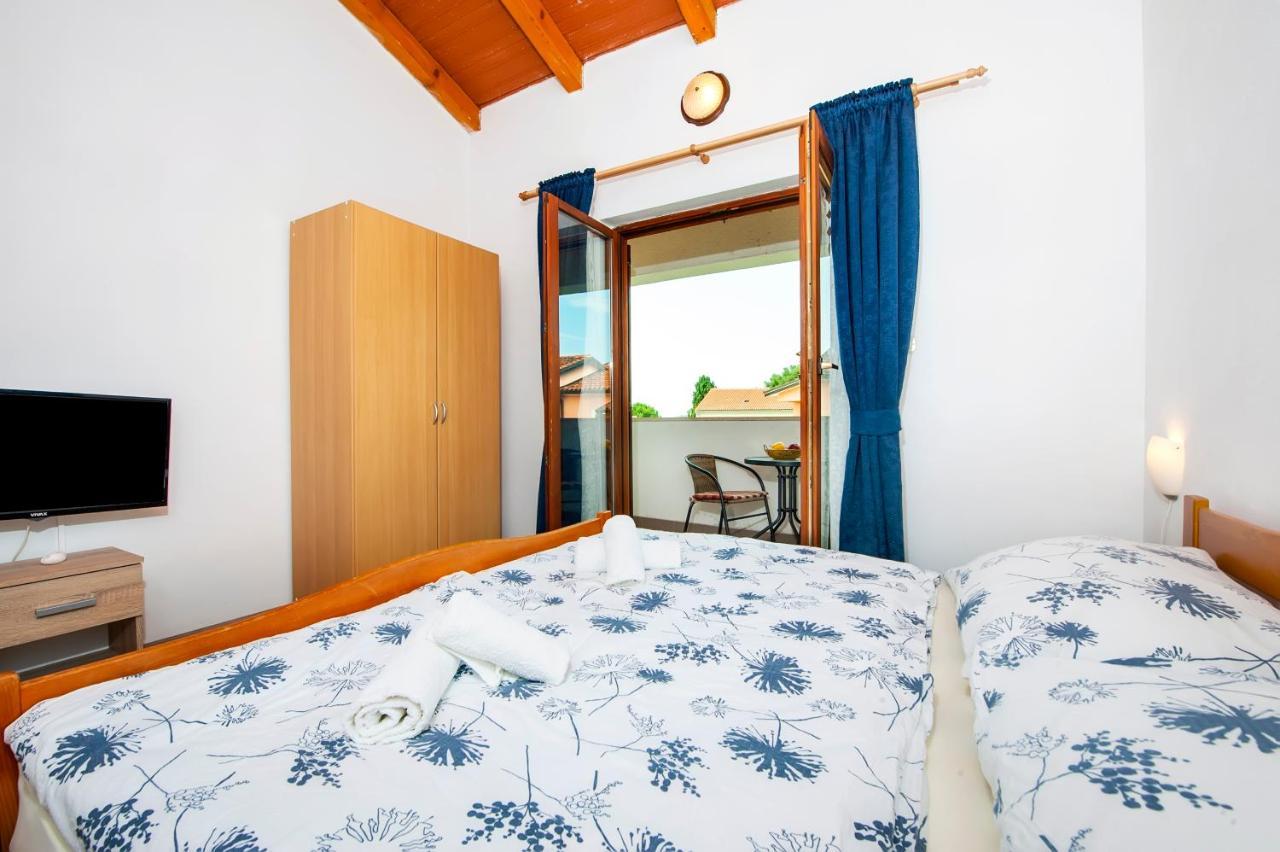 Apartman Near Beach Pelagic Sea View โรวีน ภายนอก รูปภาพ